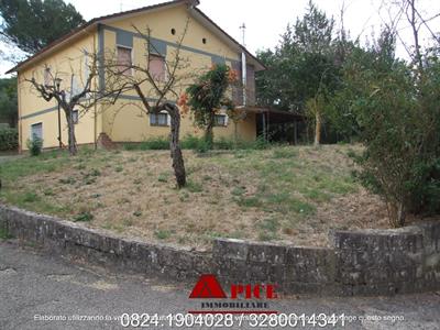 Casa unifamiliare o per 2 appartamenti con terreno