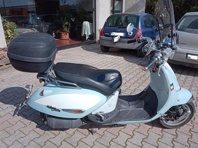 Aprilia completa di bauletto posteriore