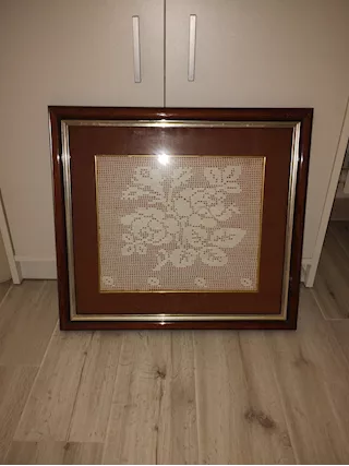 Quadro raffigurante centrino uncinetto