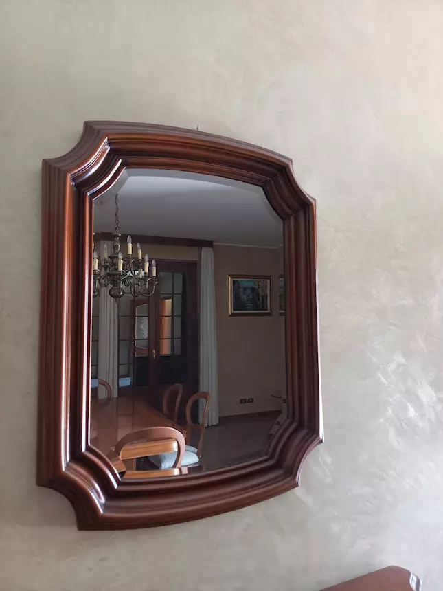 Foto 2Specchio con cornice in legno