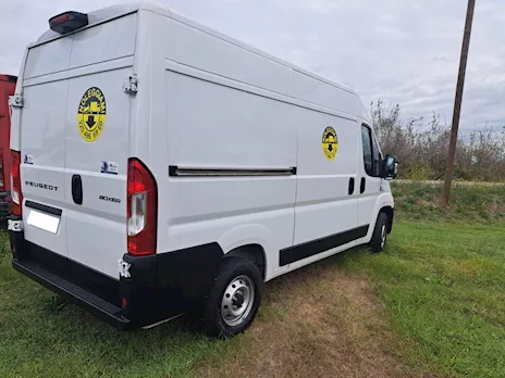 Noleggio Peugeot Boxer L2 H2 furgone per consegne