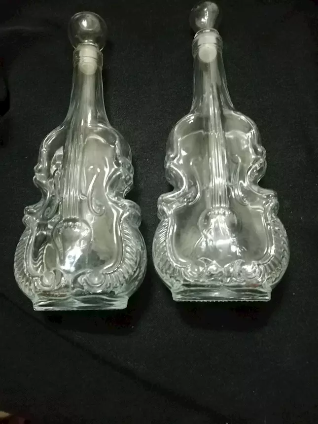 2 bottiglie nuove vintage stilizzate