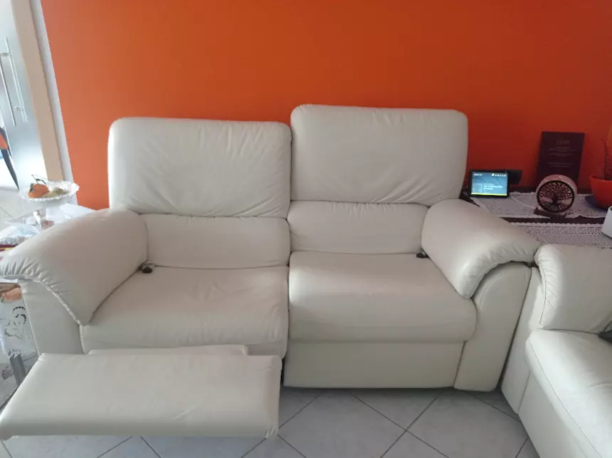 Foto 3 Divani in pelle artigianali con 2 motori per sollevamento ga, colore avorio