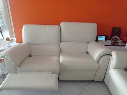 Divani in pelle artigianali con 2 motori per sollevamento ga, colore avorio - Foto 3