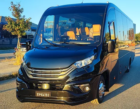 Nuovo Pegaso 31 posti nero ossidiana in lavorazione