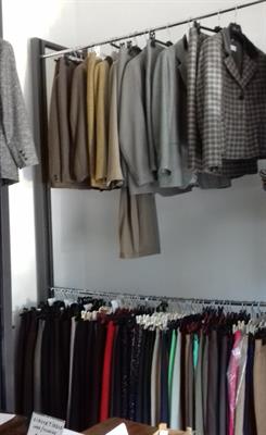 Abbigliamento sartoriale donna in stock - Foto 2
