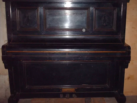 Pianoforte verticale francese