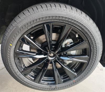 Cerchi in lega da 20 e gomme 235/50R20 Lexus NX 450h+