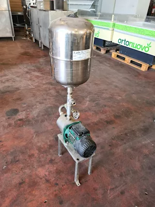 Elettropompa con autoclave in inox usata