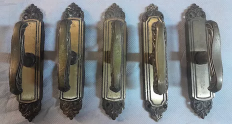 Maniglie in ottone cremonesi per finestra