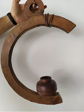Lampadario intagliato in legno