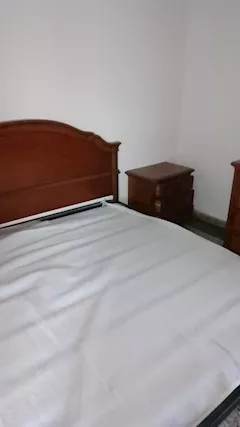 Camera da letto tenuta bene - Anteprima 1