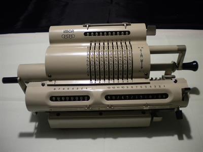 Calcolatrice meccanica IMCA datata