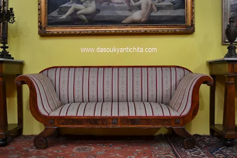 Antico divano stile Biedermeier in radica di betulla