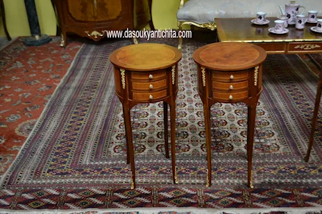 Coppia di tavolini-comodini tondi stile Luigi XV