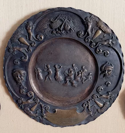 Piatto da parete in bronzo fuso