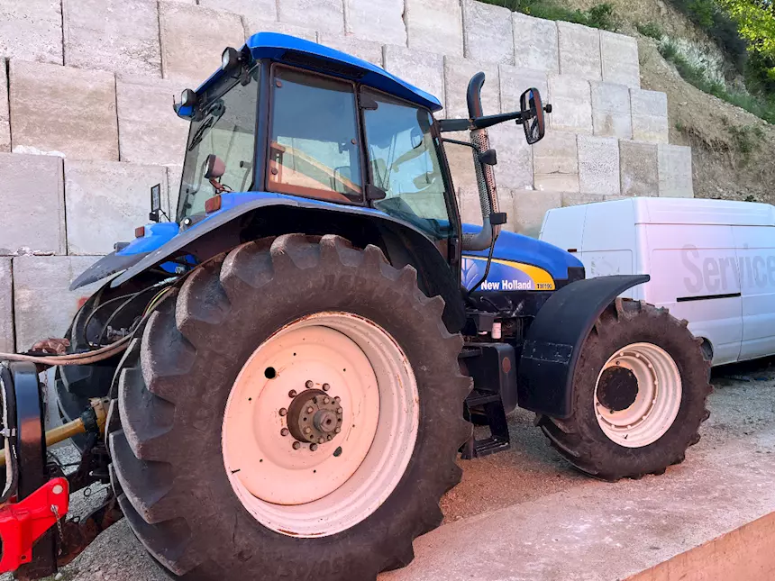 Foto 8Trattore usato Marca New Holland, mod. T190