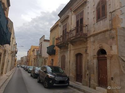 Castelvetrano intero stabile del 1900 di vani 9 - Foto 4