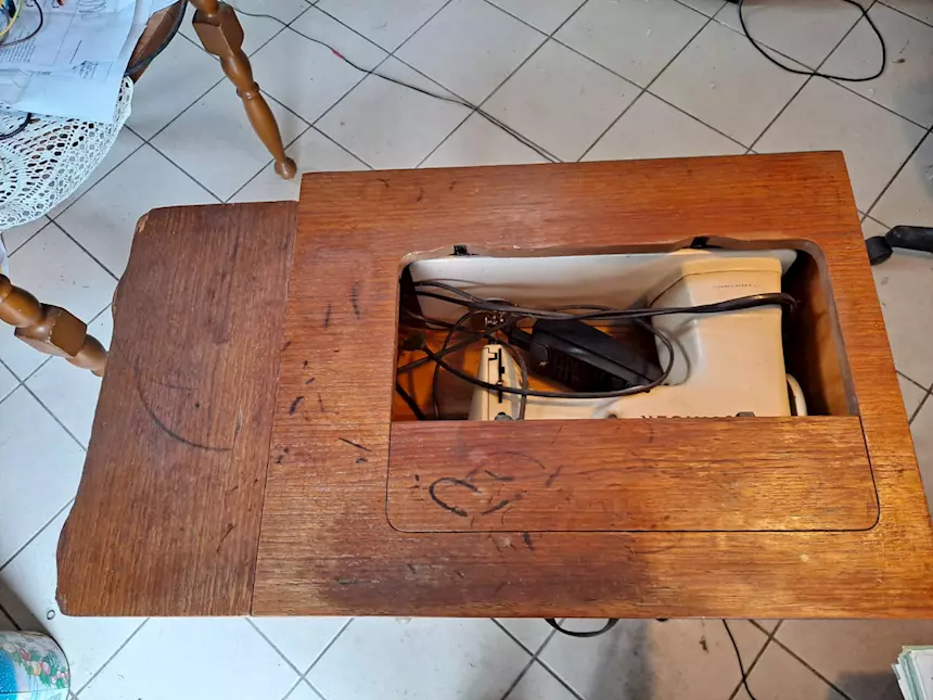 Macchina da cucire SINGER mod. 411 anni 70, ottimo stato - Foto 5