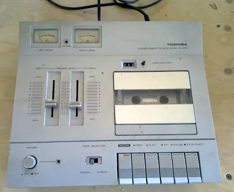 Toshiba modello PC-3110 lettore/registratore cassette audio