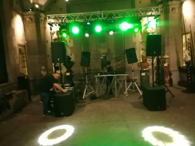 Zoikos | Fermacravatta a forma di balena color argento | Disponibile