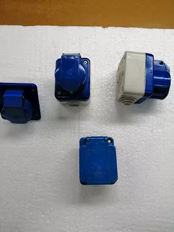 STOCK PRESE E SPINE PER 380/220 VOLT - Foto 3