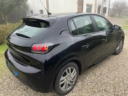 Vendo Peugeot Modello 208 del 2020 Benzina Manuale - Foto 5
