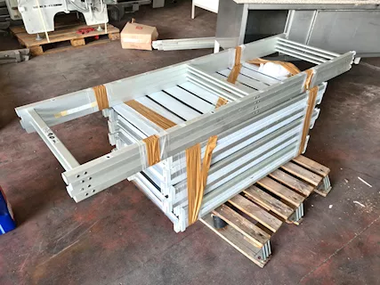 Scaffalatura da montare usata