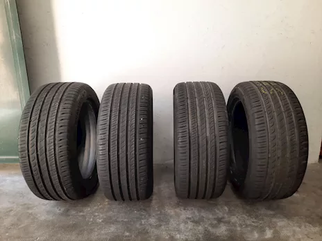 235 50 17 - 4 gomme BARUM BRAVURIS 96Y XL DOT 1524