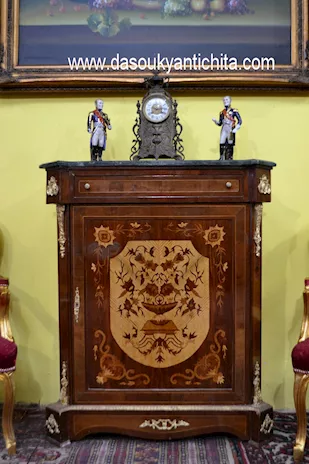 Credenza intarsiata stile Napoleone III con piano in marmo