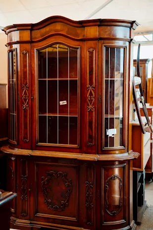 Vetrina in legno con ante a vetro - 24839