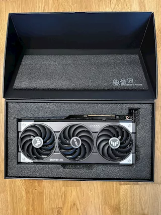 Scheda Video ASUS TUF Gaming Radeon RX 9070 OC - Anteprima 2