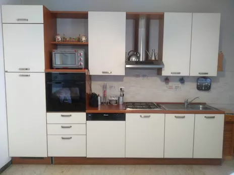 Cucina lineare completa di elettrodomestici - Anteprima 1