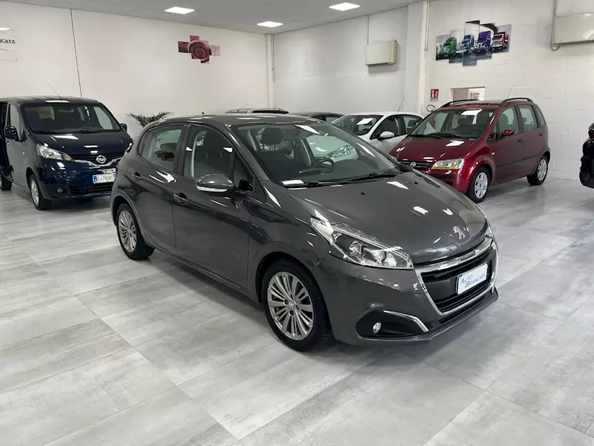 Peugeot 208 5p 1.2 PureTech GPL 82 CV Anno 2017 Km 139000, unico proprietario - Foto 3