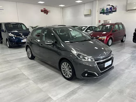 Peugeot 208 5p 1.2 PureTech GPL 82 CV Anno 2017 Km 139000, unico proprietario - Foto 3