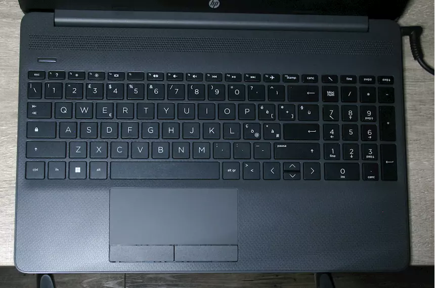Foto 2PC Laptop Marca HP 255 G9, come nuovo