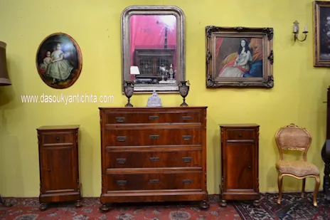 Antico cassettone con coppia di comodini cappuccino del 900