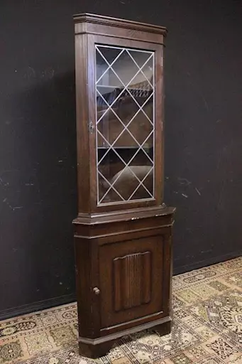 Angoliera inglese in legno della seconda metà del Novecento