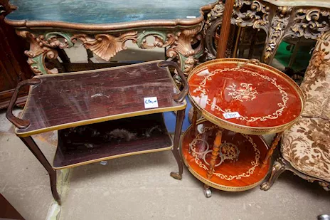 Due tavolini antichi decorativi - 24900