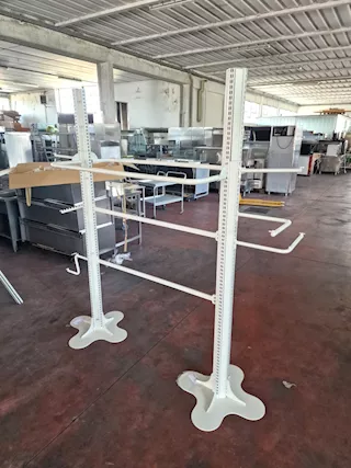 Scaffalatura appendi abiti usata
