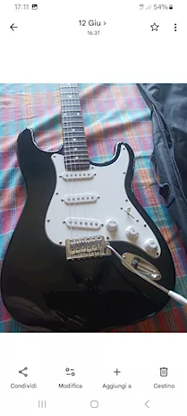 Chitarra elettrica stile stratocaster