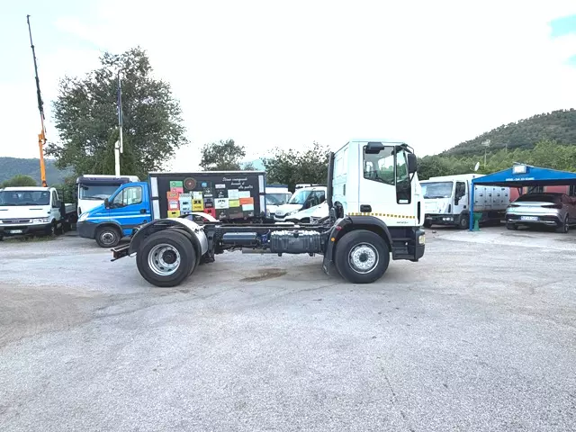 Foto 3Camion Marca Iveco Eurocargo 180e24 k telaio