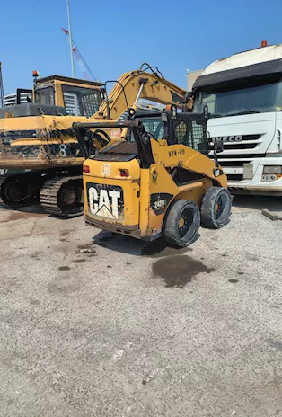 Mini pala CAT 242 B3