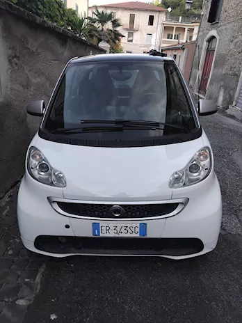 per conto di un azienda Smart benzina km. Originali ..