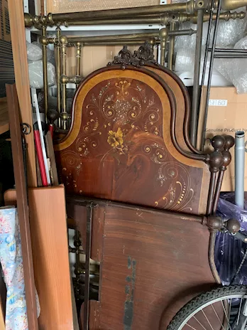 Letto matrimoniale 800 ferro battuto e inserti madreperla