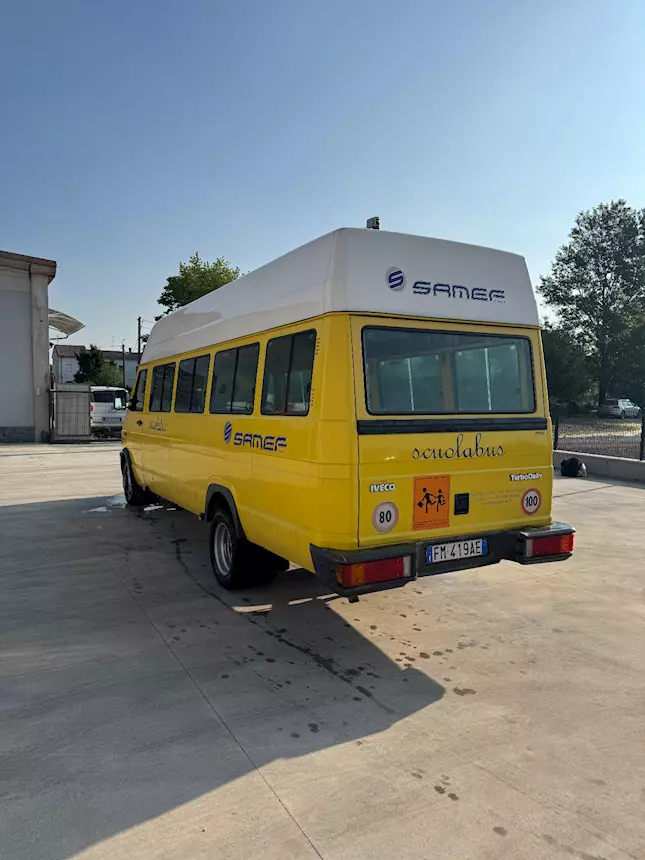 Foto 4Iveco Daily Scuolabus Anno 2002 Km 270000 Euro 2