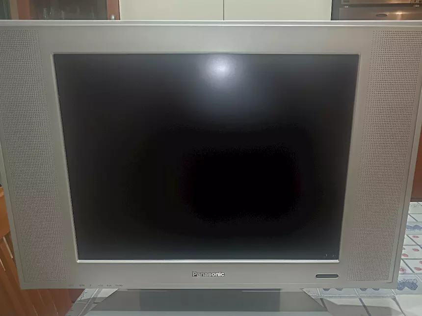 Foto 6TV LCD due uno da 32 pollici uno da 20 pollici più regalo ec, marca philips