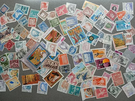 Regalo 100 francobolli tutti diversi spedizione tracciabile