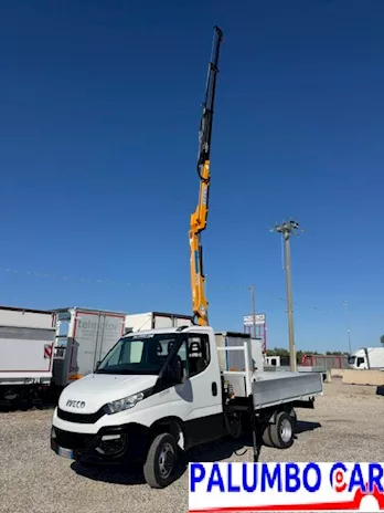 Iveco Daily 35C11 con gru EFFER e cassone fisso