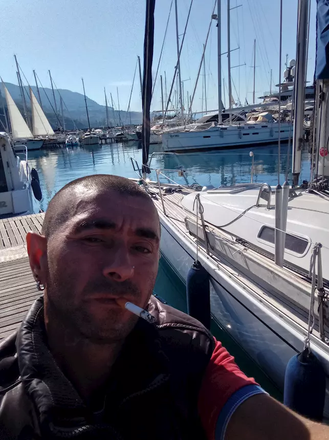Sono in cerca di lavoro urgentemente lavapiatti